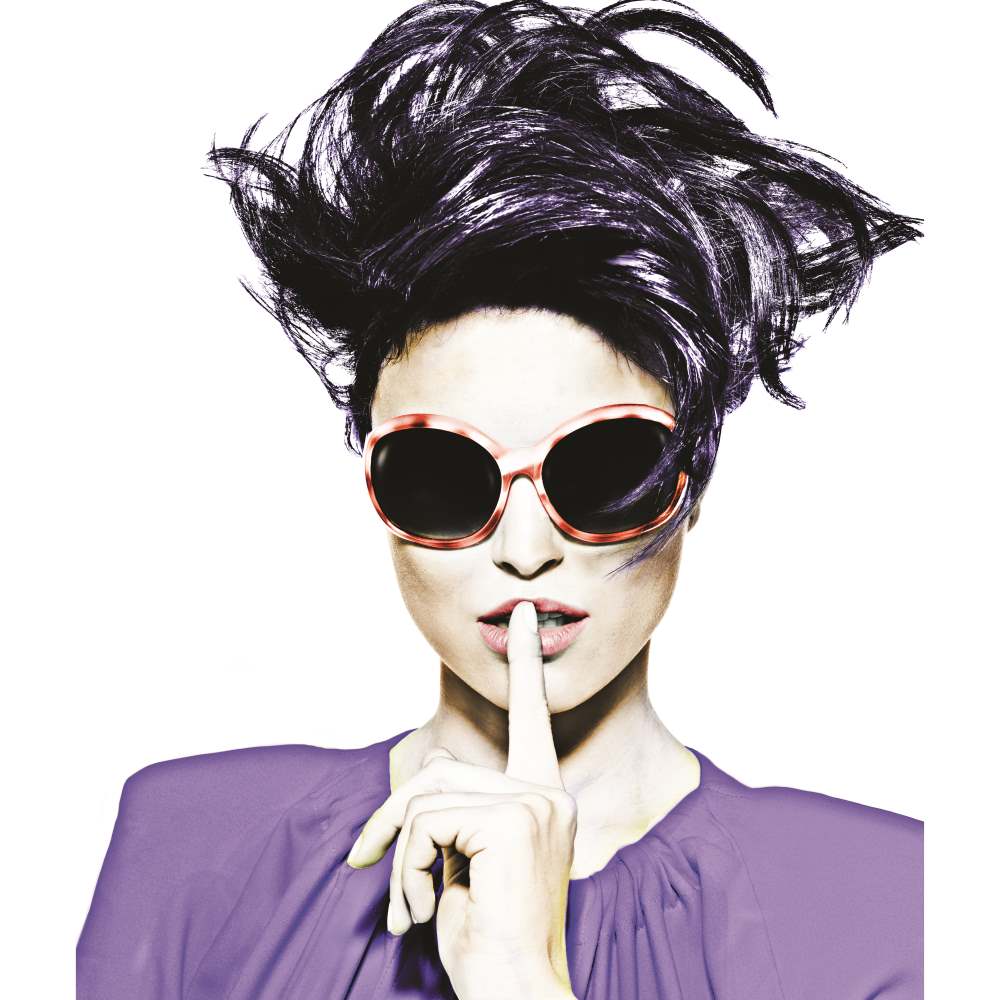 Avantgardistisches Styling mit Sonnenbrille